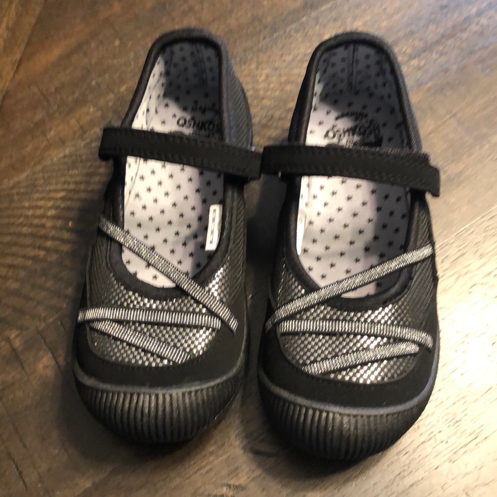 Girls Osh Kosh Shoes size 12. New never worn